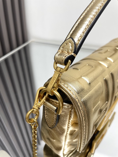 フェンディバッグ側面デザイン